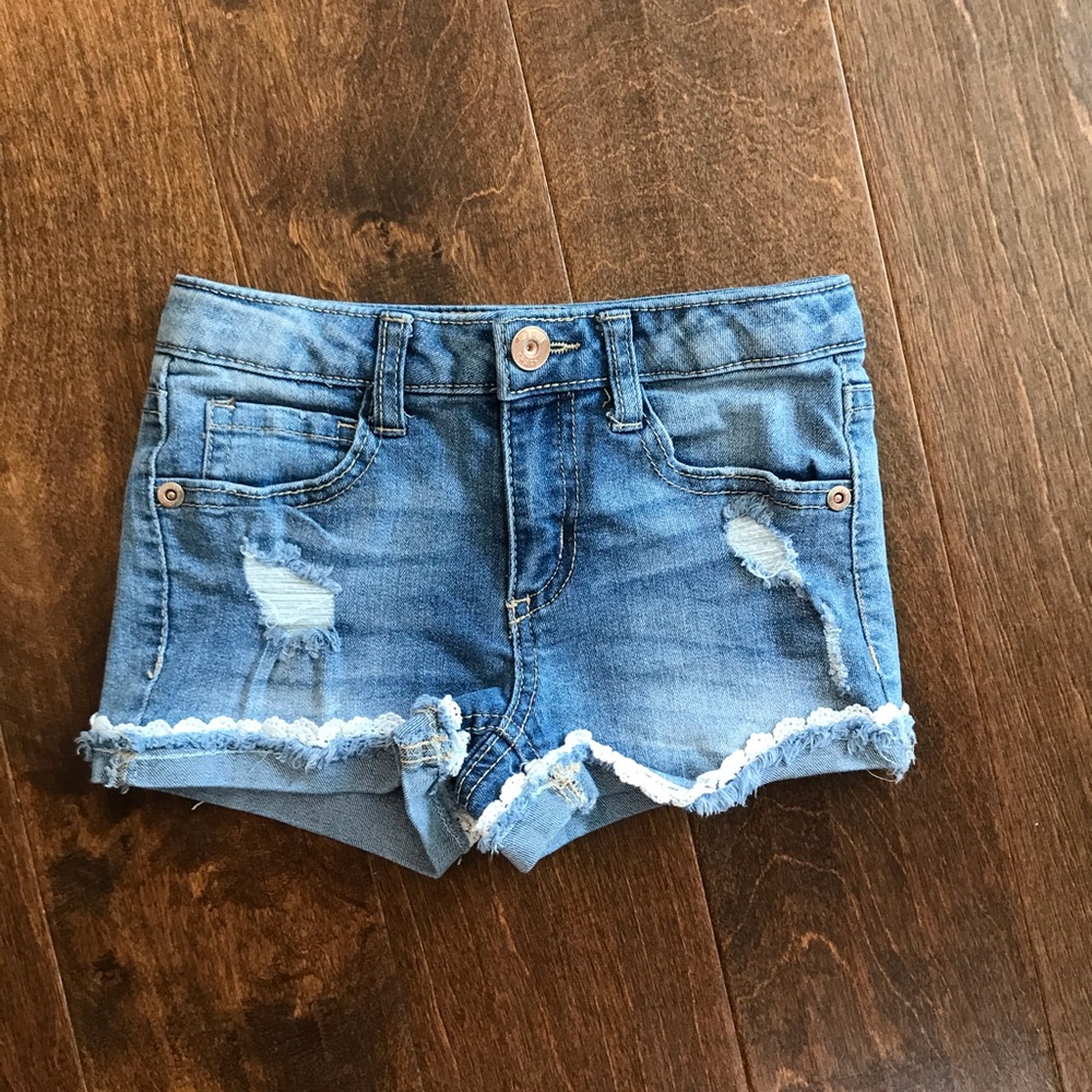 Super cute jean shorts, NWOT, Size 6 girls